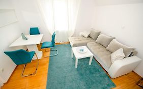 Apartment With View Zirovnica